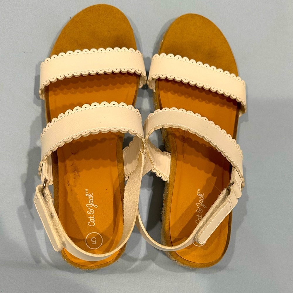 Cat and Jack Women’s White Sandal 
Women’s size 5